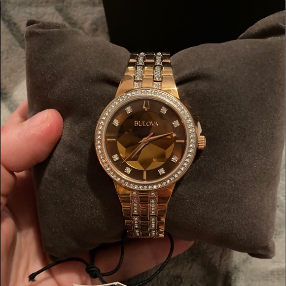 Womans Bulova rose gold watch - Picture 4 of 4